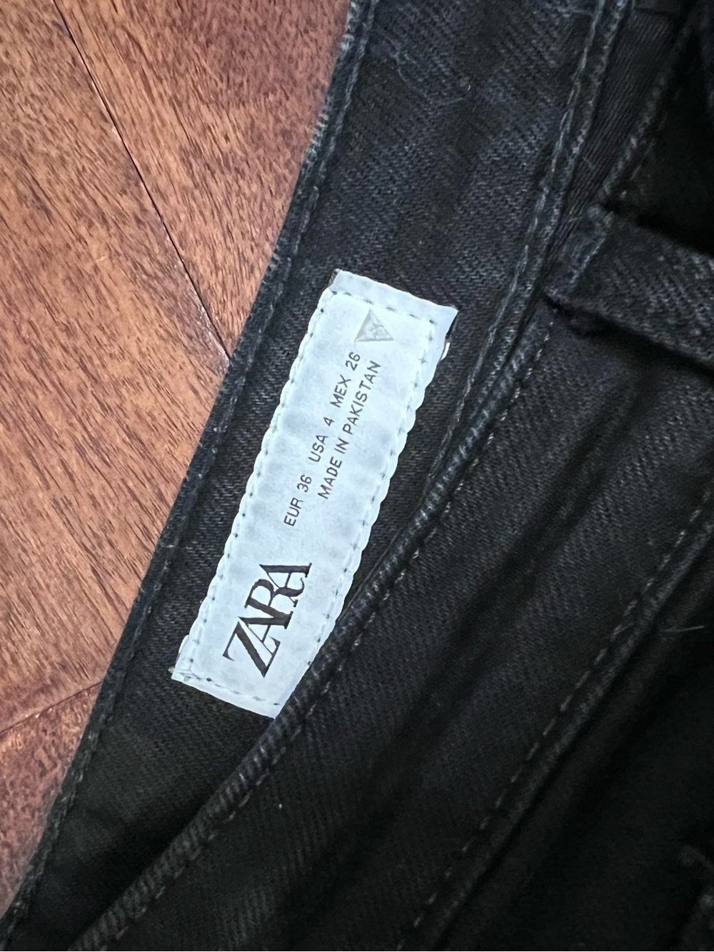 Zara Black Straight-Leg High Waist Jeans - Picture 3 of 5